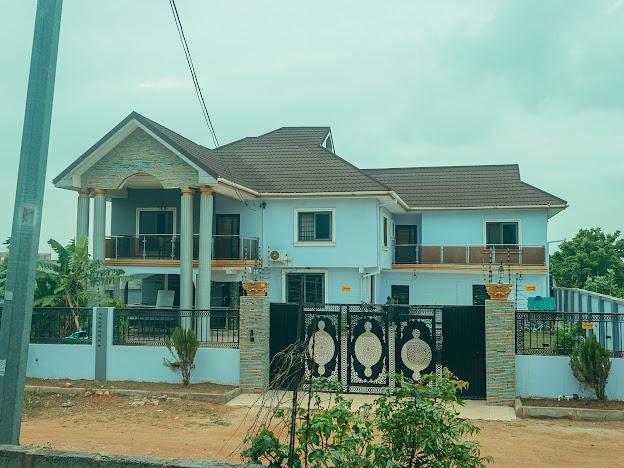 Luxurious 6-Bedroom House for Sale – Tema Community 25 (Close to DPS International School)